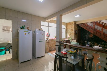 Casa à venda com 168m², 3 quartos e 2 vagas