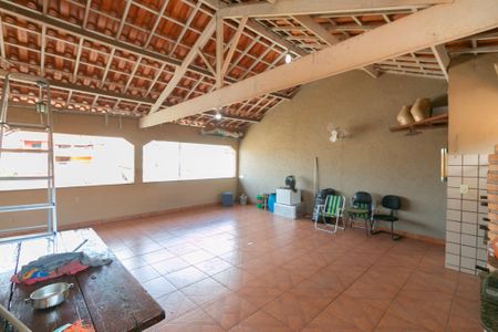 Casa à venda com 168m², 3 quartos e 2 vagas