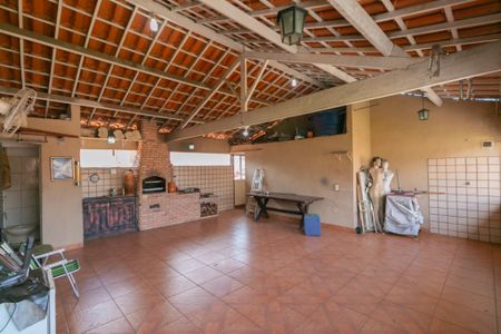 Casa à venda com 168m², 3 quartos e 2 vagas