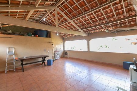 Casa à venda com 168m², 3 quartos e 2 vagas