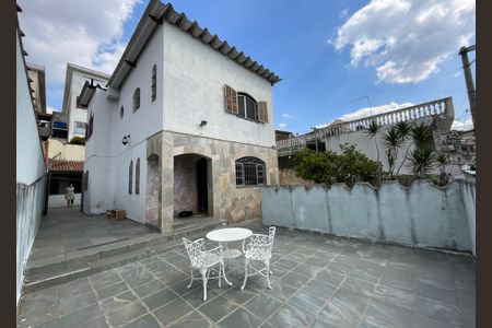 Casa para alugar com 250m², 3 quartos e 2 vagas