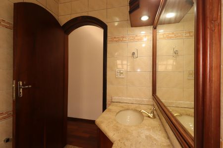 Casa para alugar com 185m², 3 quartos e 2 vagasBanheiro Social