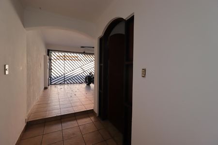 Casa para alugar com 185m², 3 quartos e 2 vagasCorredor externo
