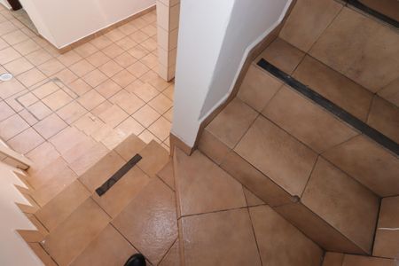 Casa para alugar com 185m², 3 quartos e 2 vagasEscada para o depósito