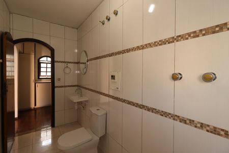 Casa para alugar com 185m², 3 quartos e 2 vagasBanheiro da Suíte
