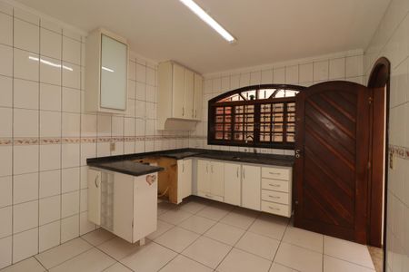 Casa para alugar com 185m², 3 quartos e 2 vagasCozinha