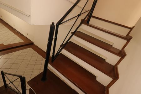 Casa para alugar com 185m², 3 quartos e 2 vagasEscada do segundo piso