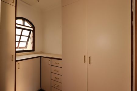 Casa para alugar com 185m², 3 quartos e 2 vagasSuíte - Closet