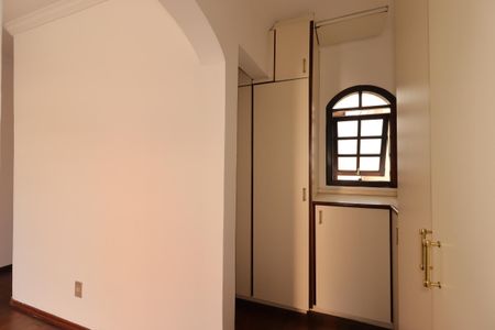 Casa para alugar com 185m², 3 quartos e 2 vagasSuíte - Closet