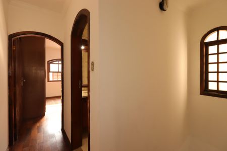 Casa para alugar com 185m², 3 quartos e 2 vagasCorredor do segundo piso