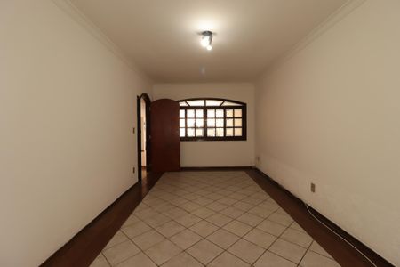 Casa para alugar com 185m², 3 quartos e 2 vagasSala