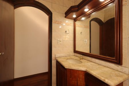 Casa para alugar com 185m², 3 quartos e 2 vagasBanheiro Social