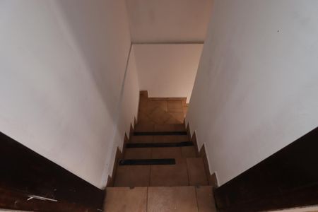 Casa para alugar com 185m², 3 quartos e 2 vagasEscada para o depósito