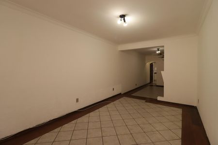 Casa para alugar com 185m², 3 quartos e 2 vagasSala