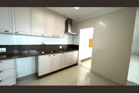 Apartamento para alugar com 250m², 3 quartos e 3 vagas