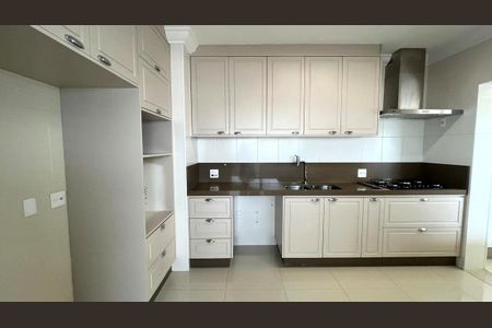 Apartamento para alugar com 250m², 3 quartos e 3 vagas