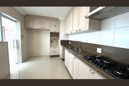 Apartamento para alugar com 250m², 3 quartos e 3 vagas