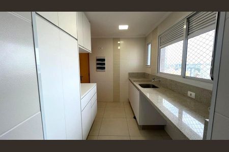 Apartamento para alugar com 250m², 3 quartos e 3 vagas