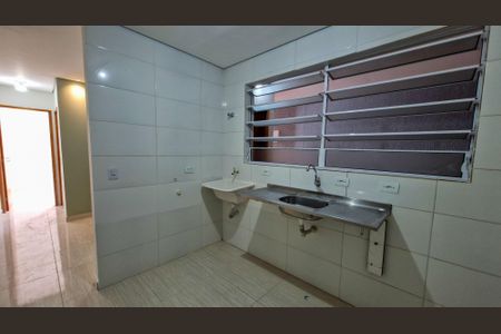 Cozinha de casa para alugar com 1 quarto, 30m² em Cidade Dutra, São Paulo