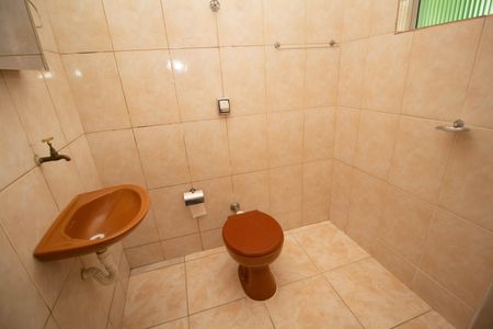 Casa à venda com 150m², 3 quartos e 6 vagasEdícula - Banheiro