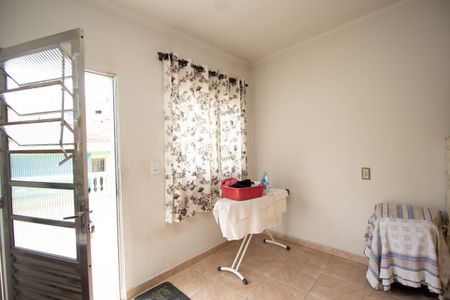 Casa à venda com 150m², 3 quartos e 6 vagasEdícula - Sala