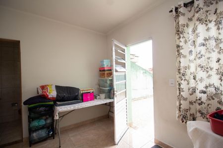 Casa à venda com 150m², 3 quartos e 6 vagasEdícula - Sala