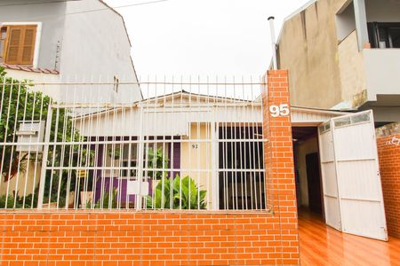 Casa à venda com 100m², 2 quartos e 1 vaga Casa à venda com 100m², 2 quartos e 1 vagaFachada