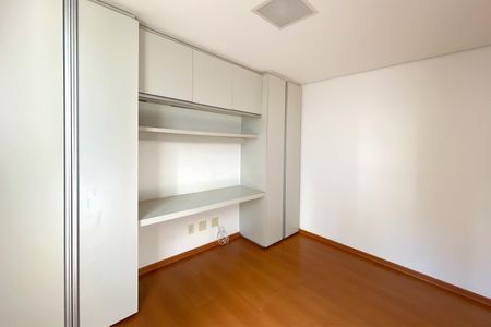 Apartamento à venda com 119m², 4 quartos e 2 vagasQuarto 2