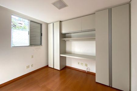 Apartamento à venda com 119m², 4 quartos e 2 vagasQuarto 2