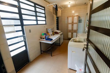Casa para alugar com 300m², 4 quartos e 4 vagas Casa para alugar com 300m², 4 quartos e 4 vagasÁrea de Serviço