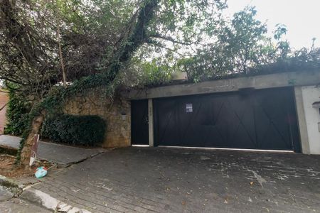 Casa para alugar com 300m², 4 quartos e 4 vagas Casa para alugar com 300m², 4 quartos e 4 vagasFachada / Garagem