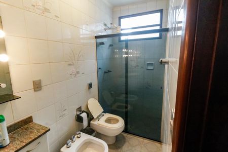 Casa para alugar com 300m², 4 quartos e 4 vagas Casa para alugar com 300m², 4 quartos e 4 vagasBanheiro da Suíte 1