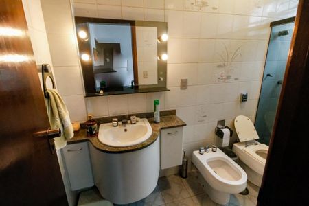 Casa para alugar com 300m², 4 quartos e 4 vagas Casa para alugar com 300m², 4 quartos e 4 vagasBanheiro da Suíte 1