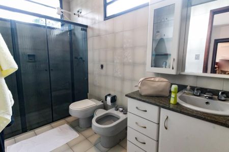 Casa para alugar com 300m², 4 quartos e 4 vagas Casa para alugar com 300m², 4 quartos e 4 vagasBanheiro da Suíte 3