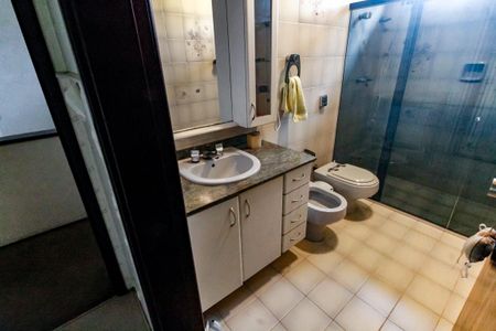 Casa para alugar com 300m², 4 quartos e 4 vagas Casa para alugar com 300m², 4 quartos e 4 vagasBanheiro da Suíte 2