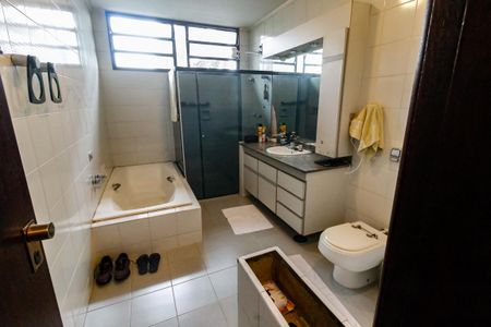 Casa para alugar com 300m², 4 quartos e 4 vagas Casa para alugar com 300m², 4 quartos e 4 vagasBanheiro da Suíte 4
