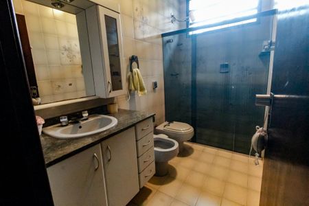 Casa para alugar com 300m², 4 quartos e 4 vagas Casa para alugar com 300m², 4 quartos e 4 vagasBanheiro da Suíte 2