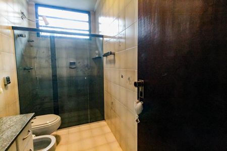 Casa para alugar com 300m², 4 quartos e 4 vagas Casa para alugar com 300m², 4 quartos e 4 vagasBanheiro da Suíte 2