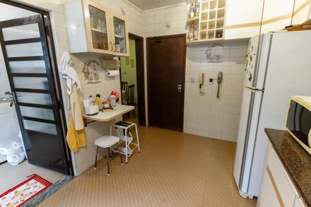 Casa para alugar com 300m², 4 quartos e 4 vagas Casa para alugar com 300m², 4 quartos e 4 vagasCozinha - Armários