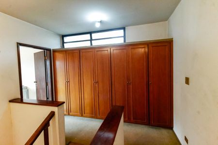 Casa para alugar com 300m², 4 quartos e 4 vagas Casa para alugar com 300m², 4 quartos e 4 vagasArmários corredor