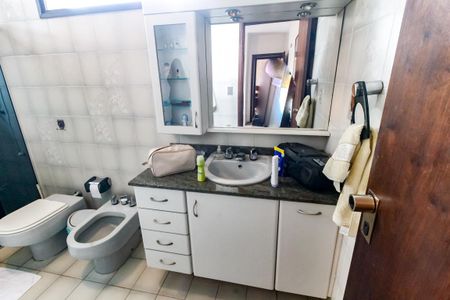 Casa para alugar com 300m², 4 quartos e 4 vagas Casa para alugar com 300m², 4 quartos e 4 vagasBanheiro da Suíte 3
