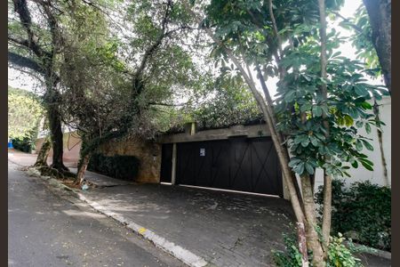 Casa para alugar com 300m², 4 quartos e 4 vagas Casa para alugar com 300m², 4 quartos e 4 vagasFachada