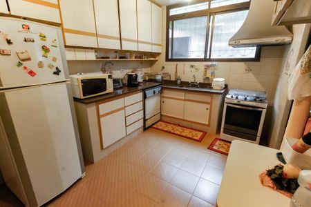 Casa para alugar com 300m², 4 quartos e 4 vagas Casa para alugar com 300m², 4 quartos e 4 vagasCozinha - Armários
