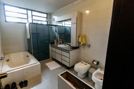 Casa para alugar com 300m², 4 quartos e 4 vagas Casa para alugar com 300m², 4 quartos e 4 vagasBanheiro da Suíte 4