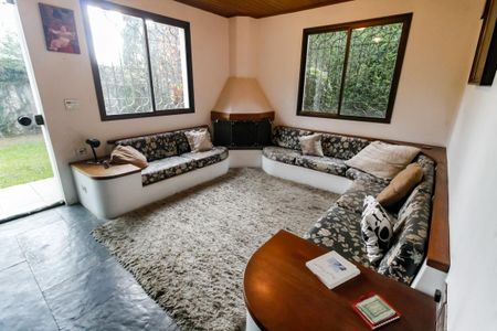 Casa para alugar com 300m², 4 quartos e 4 vagas Casa para alugar com 300m², 4 quartos e 4 vagasSala 2 - Lareira