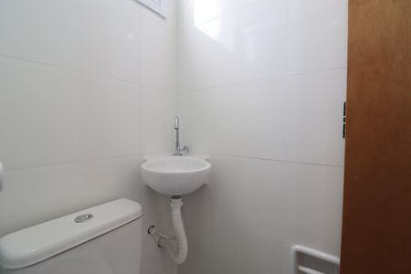 Banheiro de kitnet/studio para alugar com 1 quarto, 10m² em Vila Sao Pedro, Santo André