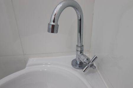 Banheiro de kitnet/studio para alugar com 1 quarto, 10m² em Vila Sao Pedro, Santo André