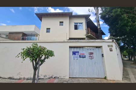 Casa à venda com 435m², 4 quartos e 4 vagasFachada / placa: rmgs 58
