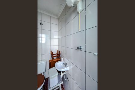 Casa à venda com 92m², 4 quartos e 1 vaga Casa à venda com 92m², 4 quartos e 1 vagaBanheiro da Área externa