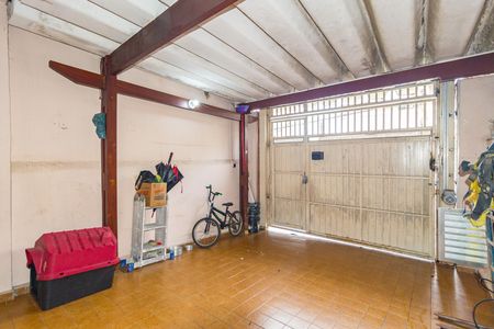 Garagem de casa à venda com 2 quartos, 100m² em Vila Canero, São Paulo